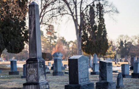 Ozdoby nagrobne – co to jest?